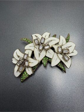 🎊🎉🎂Heidi Daus White Lily Spray Brooch Hope Purity Peace #23SB